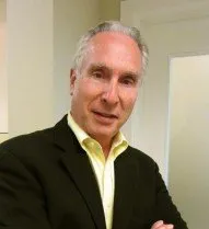 Склеральная линза на глазу пациента после LASIK